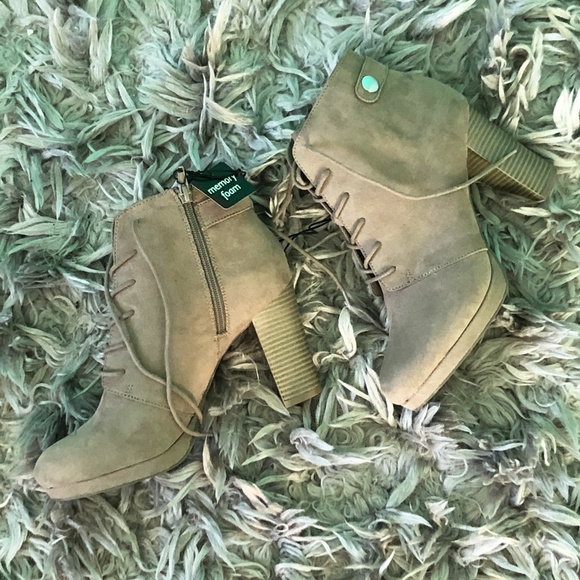 Cute Casual Ankle Boots - Picture 2 of 4